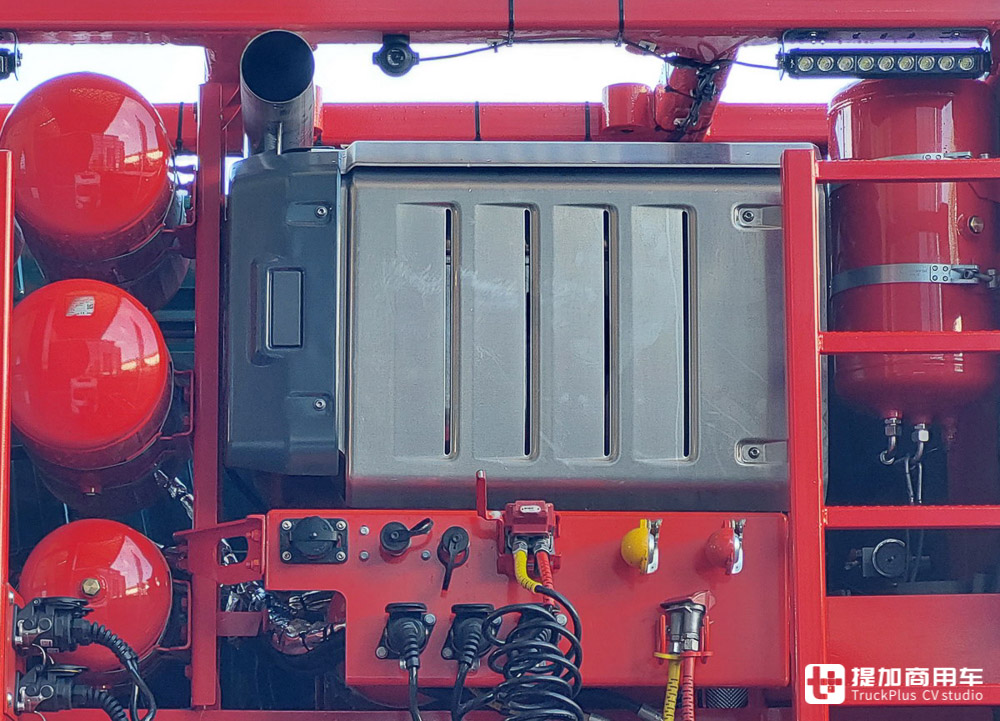 配置极其丰富,车长仅7.5米,IAA 2022上的这台奔驰Arocs 4363 8x6牵引车太惊艳了 - 第21张 - 提加商用车网 配置极其丰富,车长仅7.5米,IAA 2022上的这台奔驰Arocs 4363 8x6牵引车太惊艳了 - 第21张