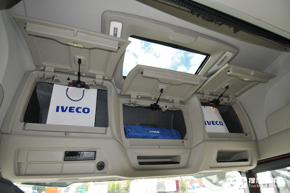 欧卡八强年度驾驶室评测(下),达夫、雷诺、依维柯以及福特，谁最强？ - 第22张