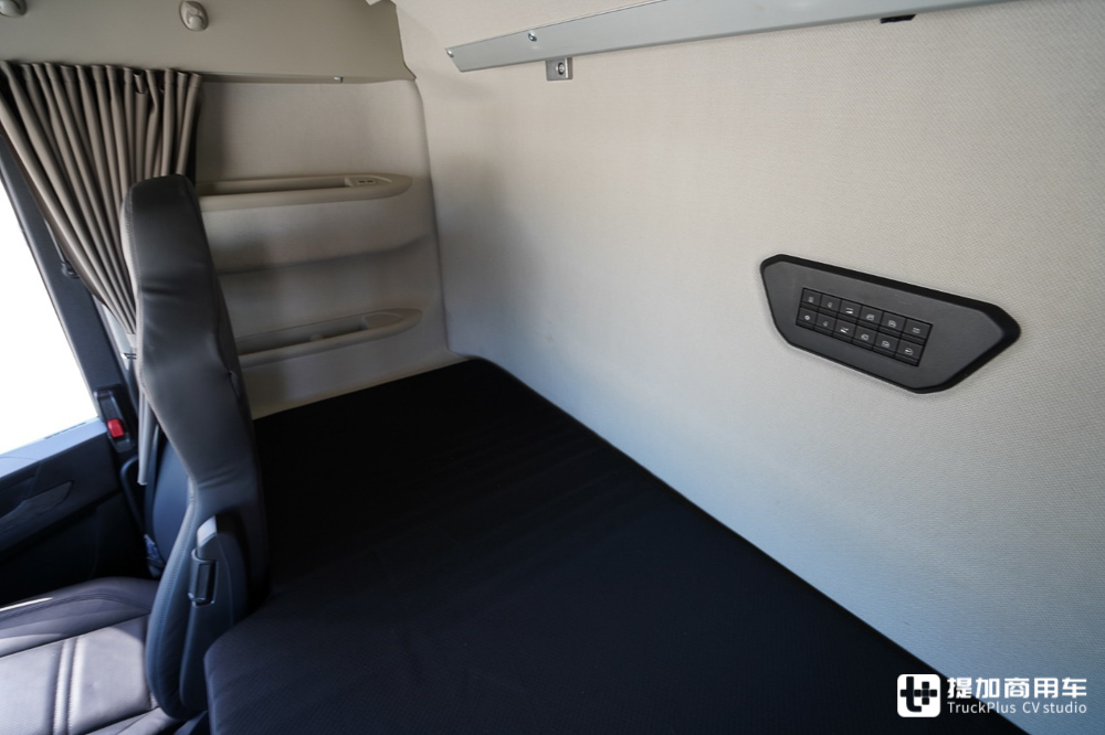 欧卡八强年度驾驶室评测(下),达夫、雷诺、依维柯以及福特，谁最强？ - 第24张