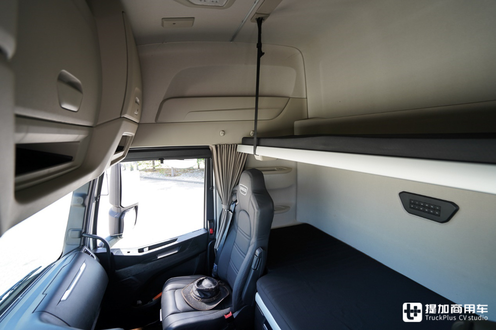 欧卡八强年度驾驶室评测(下),达夫、雷诺、依维柯以及福特，谁最强？ - 第25张