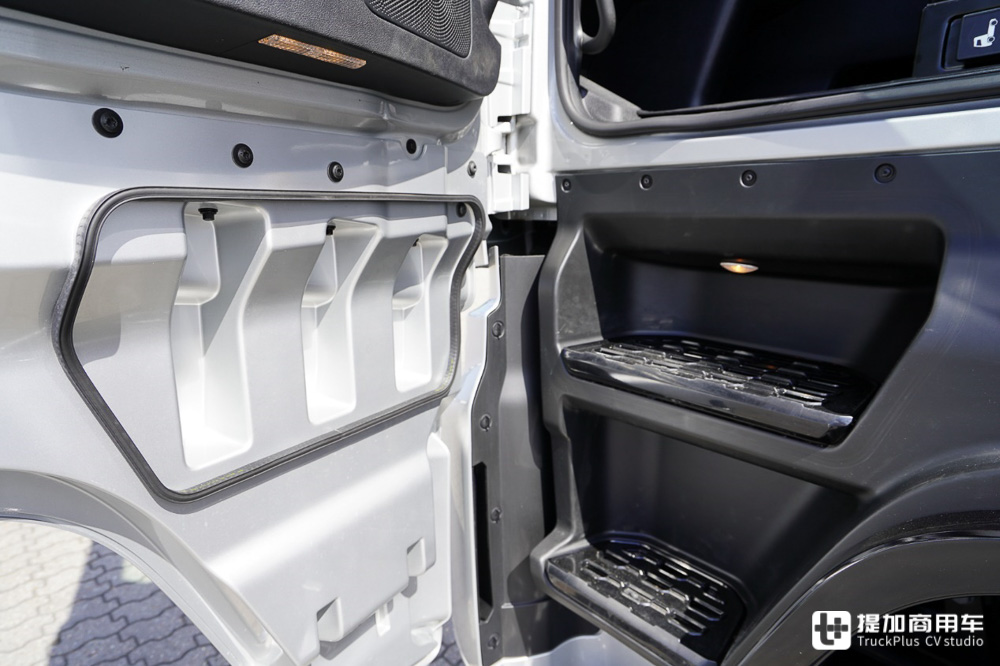 欧卡八强年度驾驶室评测(下),达夫、雷诺、依维柯以及福特，谁最强？ - 第27张