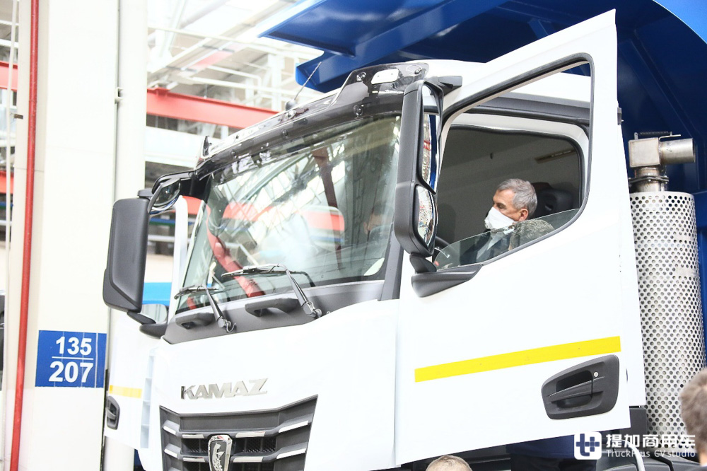 10x6驱动能拉60吨货!俄罗斯卡玛兹65805五轴自卸车实拍 - 第4张 - 提加商用车网 10x6驱动能拉60吨货!俄罗斯卡玛兹65805五轴自卸车实拍 - 第4张