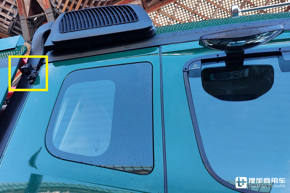 配置极其丰富,车长仅7.5米,IAA 2022上的这台奔驰Arocs 4363 8x6牵引车太惊艳了 - 第5张 - 提加商用车网 配置极其丰富,车长仅7.5米,IAA 2022上的这台奔驰Arocs 4363 8x6牵引车太惊艳了 - 第5张