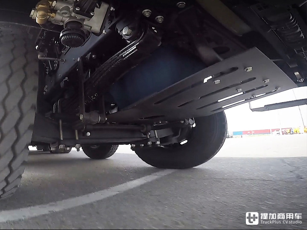 10x6驱动能拉60吨货!俄罗斯卡玛兹65805五轴自卸车实拍 - 第6张 - 提加商用车网 10x6驱动能拉60吨货!俄罗斯卡玛兹65805五轴自卸车实拍 - 第6张