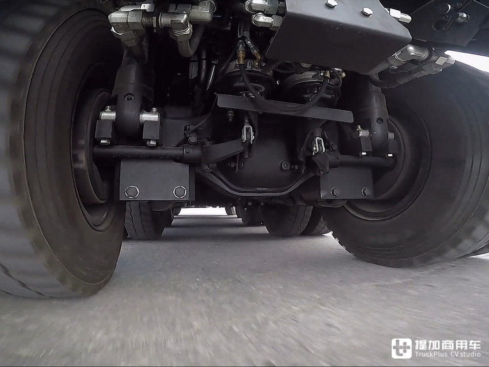 10x6驱动能拉60吨货!俄罗斯卡玛兹65805五轴自卸车实拍 - 第7张 - 提加商用车网 10x6驱动能拉60吨货!俄罗斯卡玛兹65805五轴自卸车实拍 - 第7张