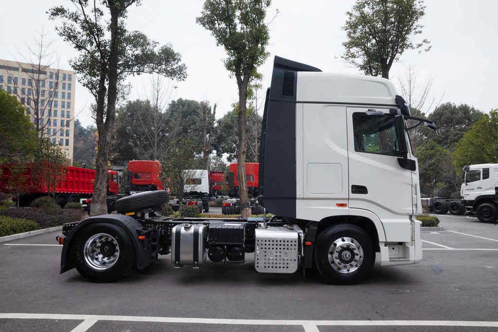 东风天龙旗舰王者版铸就四连冠 尽显王者风范 - 第4张 - 提加商用车网 东风天龙旗舰王者版铸就四连冠 尽显王者风范 - 第4张