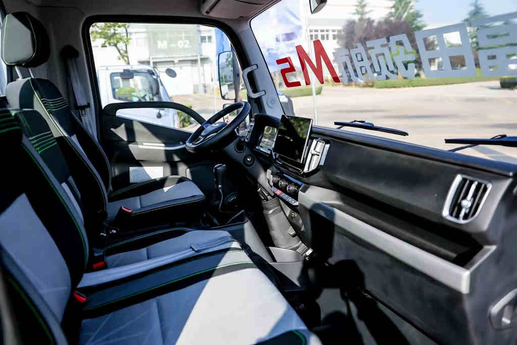 打造极致用户体验,福田领航M5轻卡新品下线开启预售 - 第6张 - 提加商用车网 打造极致用户体验,福田领航M5轻卡新品下线开启预售 - 第6张