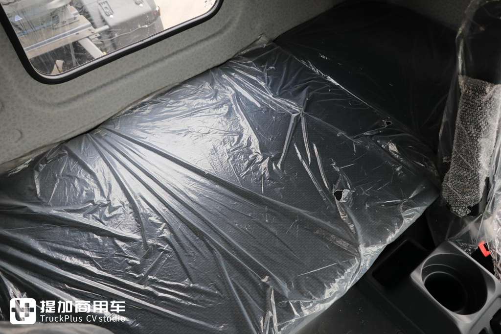 为高效物流而生 庆铃五十铃巨咖VC66自动挡牵引车实拍评测 - 第13张 - 提加商用车网 为高效物流而生 庆铃五十铃巨咖VC66自动挡牵引车实拍评测 - 第13张
