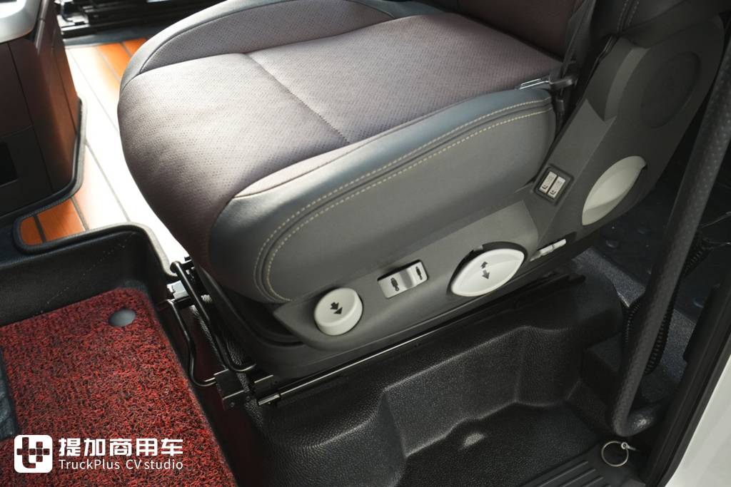 让卡车生活更体面,头等舱VS生活舱,解放鹰途舒适性配置对比盘点 - 第19张 - 提加商用车网 让卡车生活更体面,头等舱VS生活舱,解放鹰途舒适性配置对比盘点 - 第19张