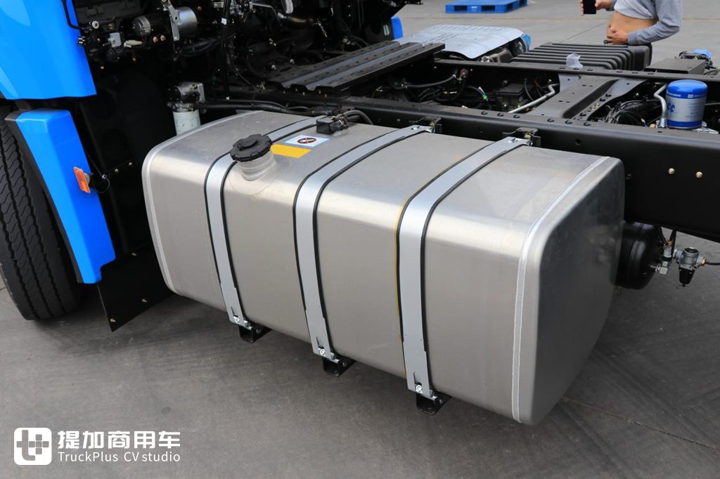 为高效物流而生 庆铃五十铃巨咖VC66自动挡牵引车实拍评测 - 第19张 - 提加商用车网 为高效物流而生 庆铃五十铃巨咖VC66自动挡牵引车实拍评测 - 第19张