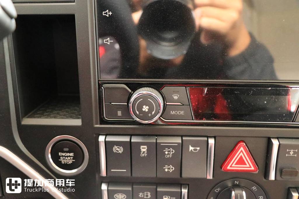 让卡车生活更体面,头等舱VS生活舱,解放鹰途舒适性配置对比盘点 - 第20张 - 提加商用车网 让卡车生活更体面,头等舱VS生活舱,解放鹰途舒适性配置对比盘点 - 第20张
