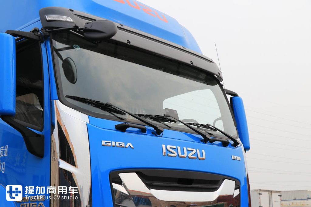 为高效物流而生 庆铃五十铃巨咖VC66自动挡牵引车实拍评测 - 第3张 - 提加商用车网 为高效物流而生 庆铃五十铃巨咖VC66自动挡牵引车实拍评测 - 第3张