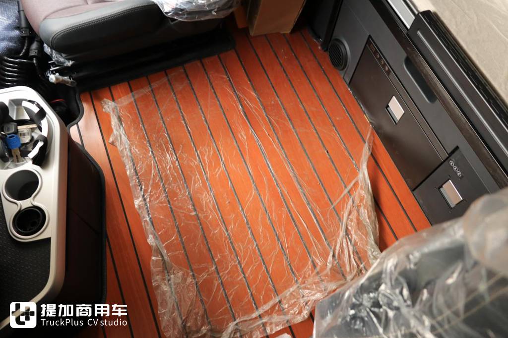 让卡车生活更体面,头等舱VS生活舱,解放鹰途舒适性配置对比盘点 - 第4张 - 提加商用车网 让卡车生活更体面,头等舱VS生活舱,解放鹰途舒适性配置对比盘点 - 第4张