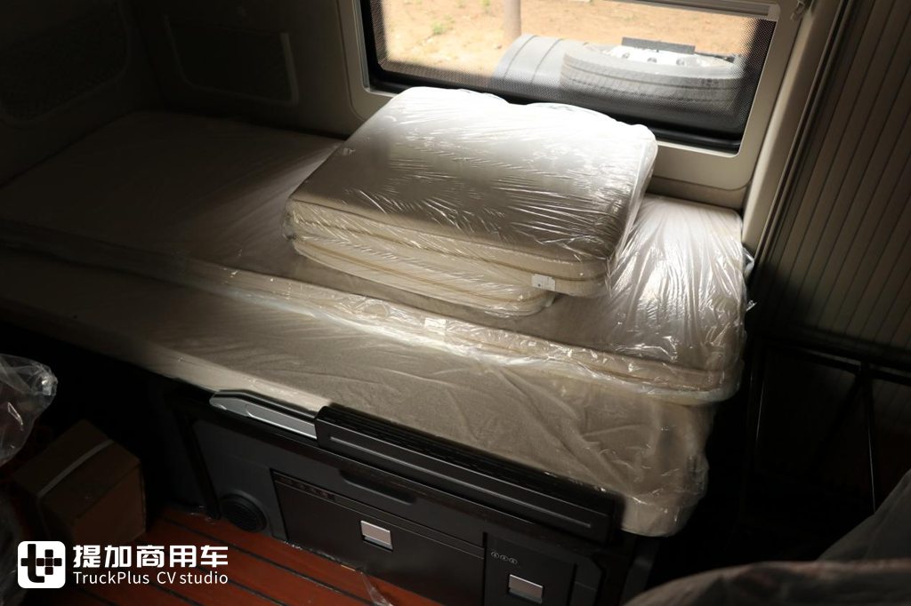 让卡车生活更体面,头等舱VS生活舱,解放鹰途舒适性配置对比盘点 - 第5张 - 提加商用车网 让卡车生活更体面,头等舱VS生活舱,解放鹰途舒适性配置对比盘点 - 第5张