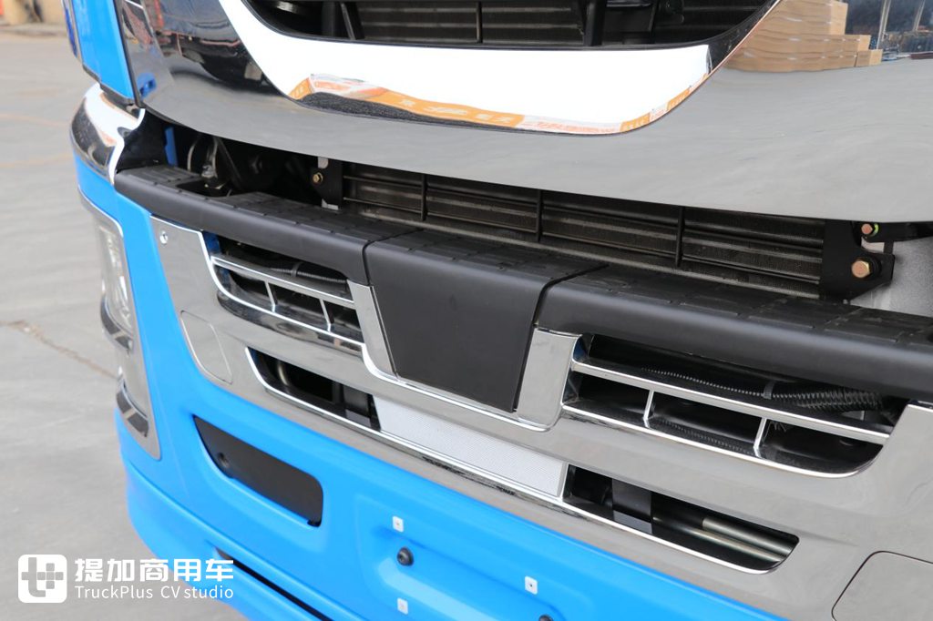 为高效物流而生 庆铃五十铃巨咖VC66自动挡牵引车实拍评测 - 第6张 - 提加商用车网 为高效物流而生 庆铃五十铃巨咖VC66自动挡牵引车实拍评测 - 第6张