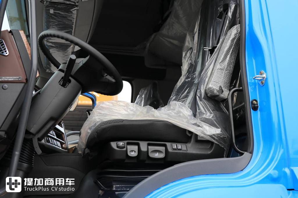 为高效物流而生 庆铃五十铃巨咖VC66自动挡牵引车实拍评测 - 第7张 - 提加商用车网 为高效物流而生 庆铃五十铃巨咖VC66自动挡牵引车实拍评测 - 第7张