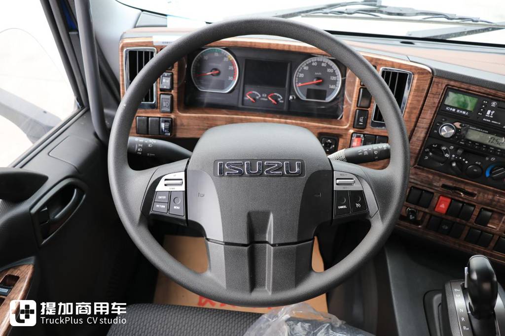 为高效物流而生 庆铃五十铃巨咖VC66自动挡牵引车实拍评测 - 第8张 - 提加商用车网 为高效物流而生 庆铃五十铃巨咖VC66自动挡牵引车实拍评测 - 第8张