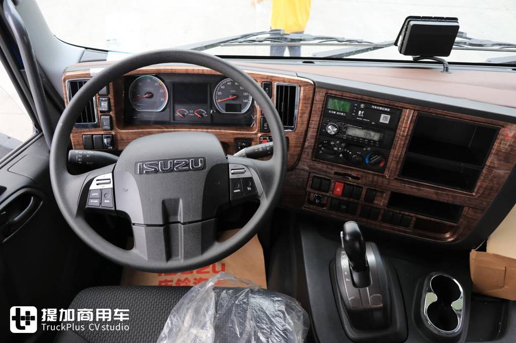 为高效物流而生 庆铃五十铃巨咖VC66自动挡牵引车实拍评测 - 第9张 - 提加商用车网 为高效物流而生 庆铃五十铃巨咖VC66自动挡牵引车实拍评测 - 第9张