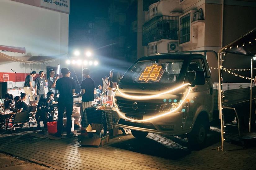 人间烟火色,至味是清欢 东风小霸王、东风途逸化身“百变侠”与年轻人共舞于夜 - 第2张 - 提加商用车网 人间烟火色,至味是清欢 东风小霸王、东风途逸化身“百变侠”与年轻人共舞于夜 - 第2张