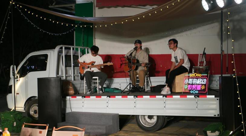 人间烟火色,至味是清欢 东风小霸王、东风途逸化身“百变侠”与年轻人共舞于夜 - 第4张 - 提加商用车网 人间烟火色,至味是清欢 东风小霸王、东风途逸化身“百变侠”与年轻人共舞于夜 - 第4张