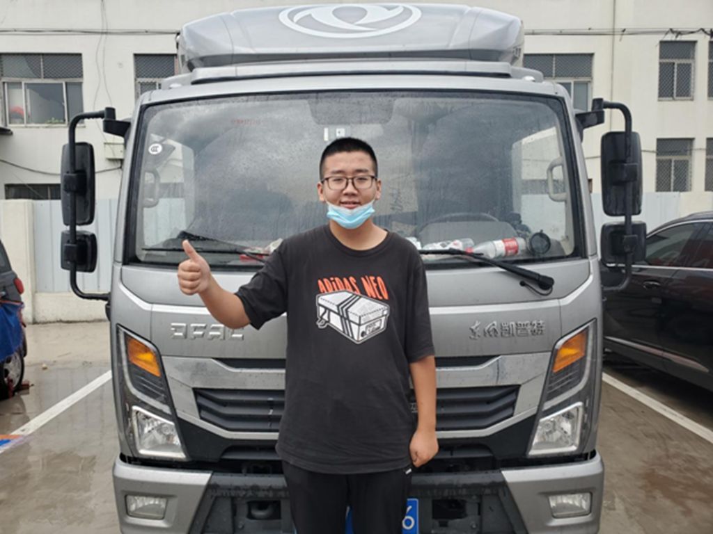 揭秘年轻95后月入三万的秘密 要致富,东风凯普特星云和勤劳更相配 - 第1张 - 提加商用车网 揭秘年轻95后月入三万的秘密 要致富,东风凯普特星云和勤劳更相配 - 第1张