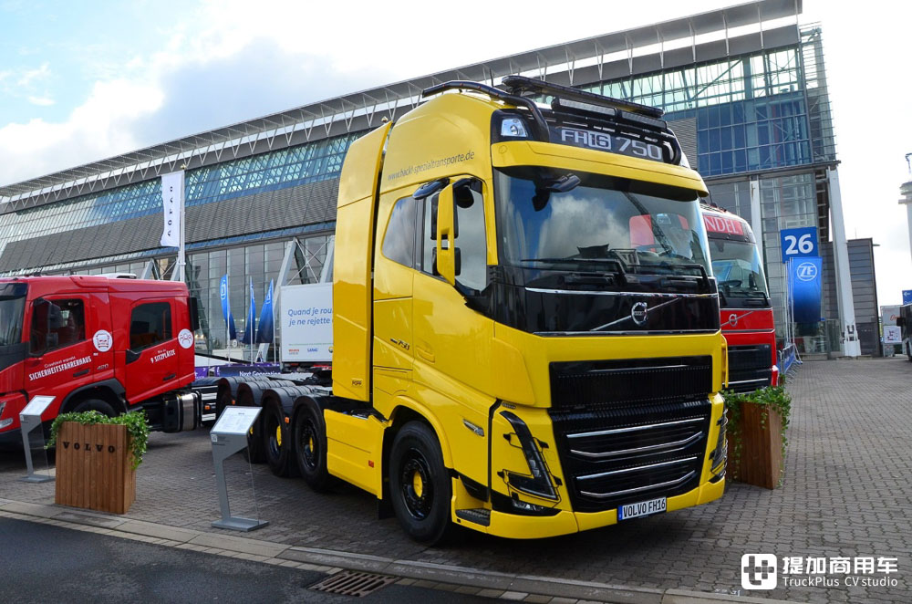 10x4可秒变6x4,组合总重可高达245吨,这台五轴沃尔沃FH16 750大件车不一般