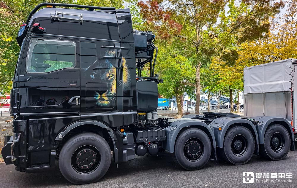 售价高达320万，全身黑化能撼动250吨，曼恩TGX 41.640 Individual Lion S大件车实拍