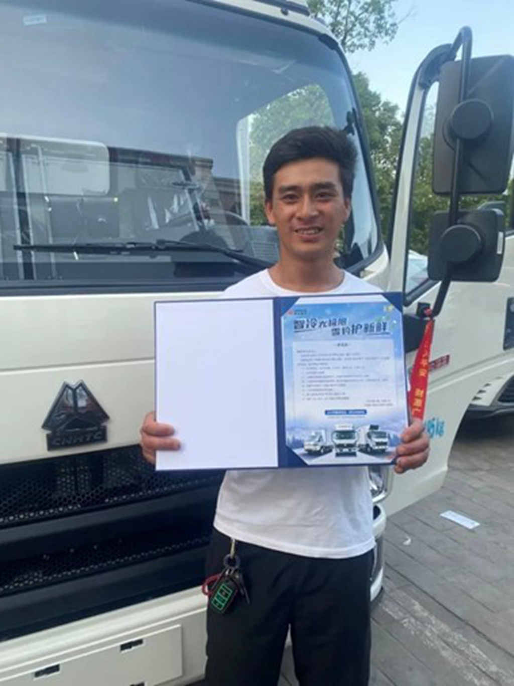 再掀交车热潮 中国重汽HOWO轻卡雪豹冷藏车伴卡友驭“鲜”而行 - 第1张 - 提加商用车网 再掀交车热潮 中国重汽HOWO轻卡雪豹冷藏车伴卡友驭“鲜”而行 - 第1张