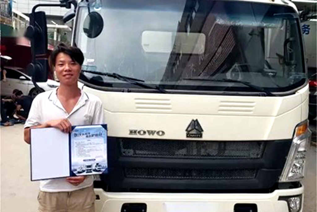 再掀交车热潮 中国重汽HOWO轻卡雪豹冷藏车伴卡友驭“鲜”而行