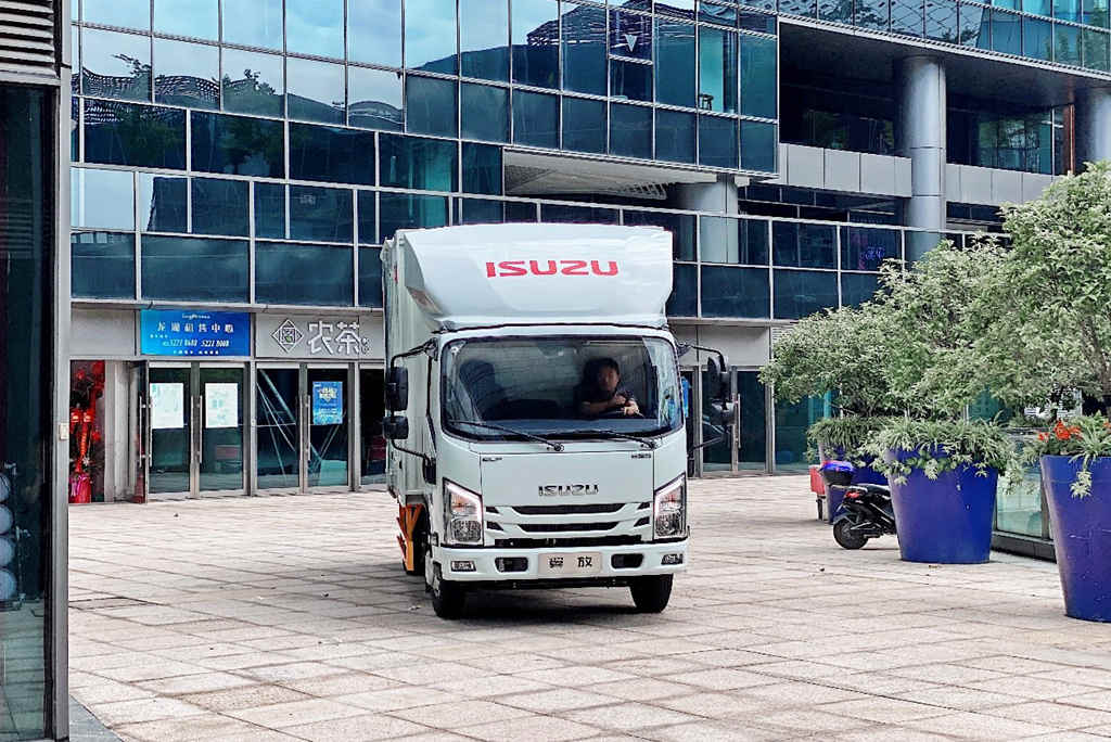 黄牌厢货也能进城啦！多地试点中型货车与轻型货车同等路权