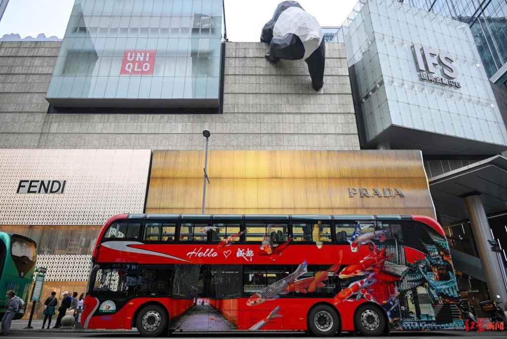 潮玩新选 格力钛脸谱双层巴士创新成都旅游风尚 - 第1张