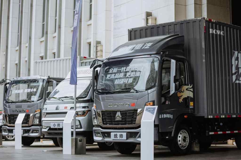 中国重汽HOWO轻卡超级六重礼，钜惠购物狂欢节