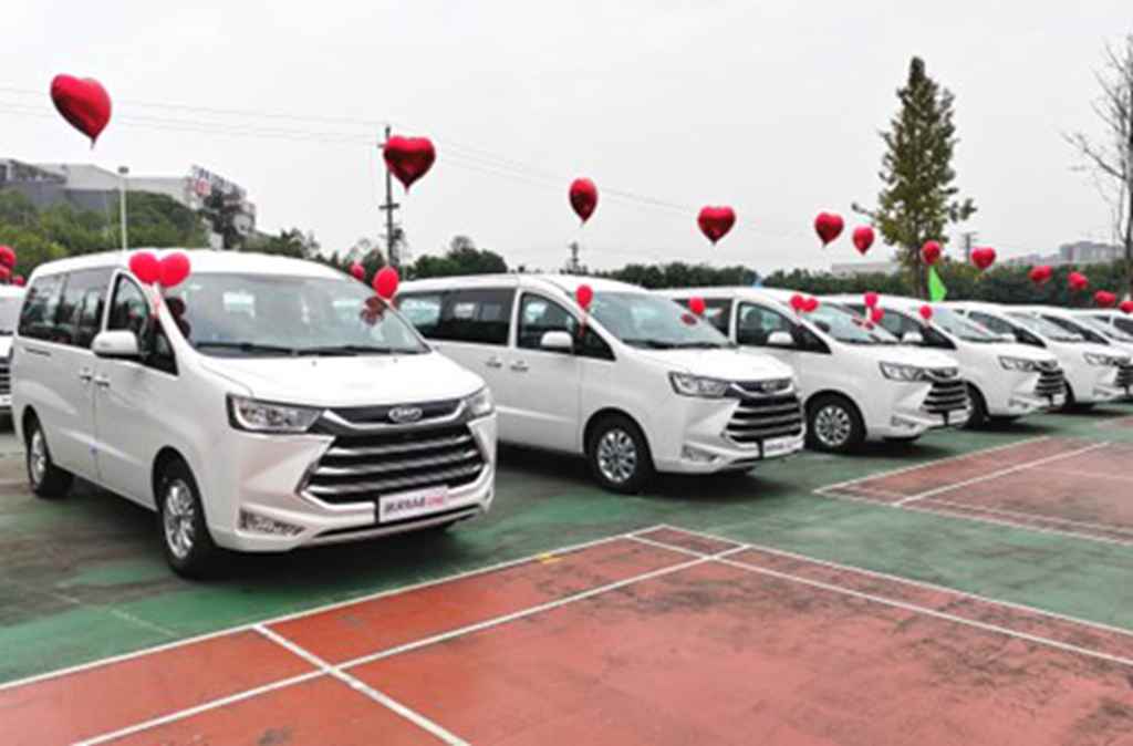 用全新的方式再次入场,百台瑞风M4 CNG车型交付出行行业