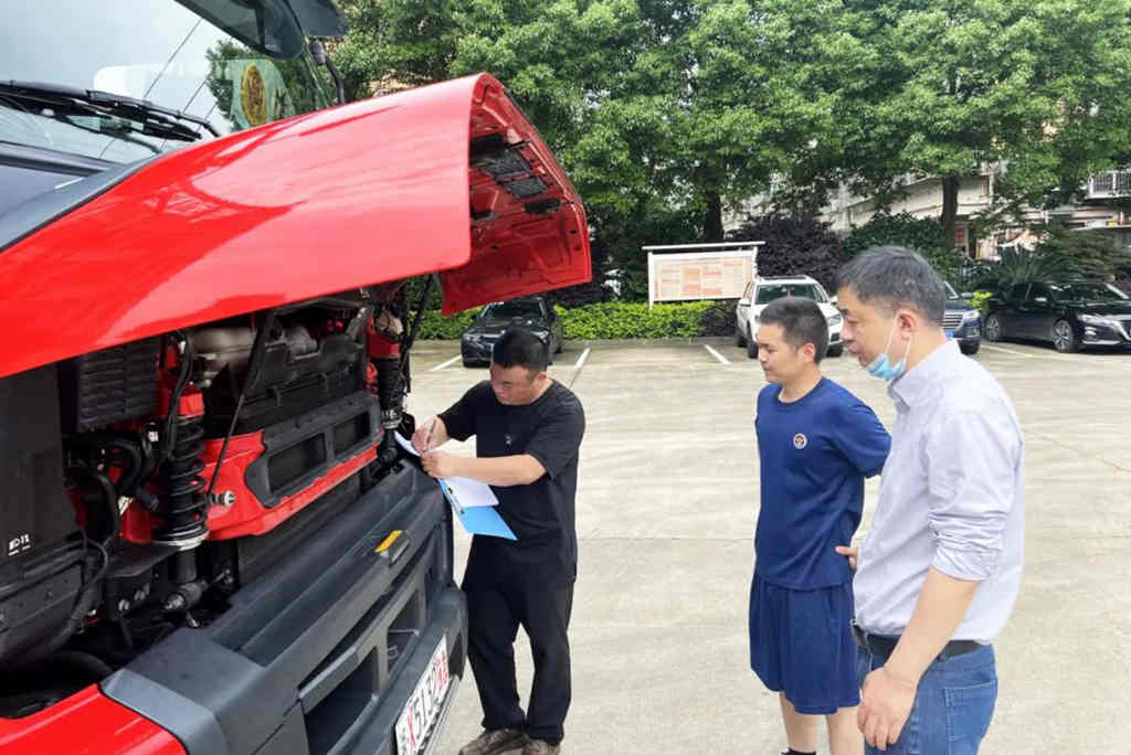 沃尔沃卡车消防巡检,品质服务铸就“生命通道” - 第1张 - 提加商用车网 沃尔沃卡车消防巡检,品质服务铸就“生命通道” - 第1张