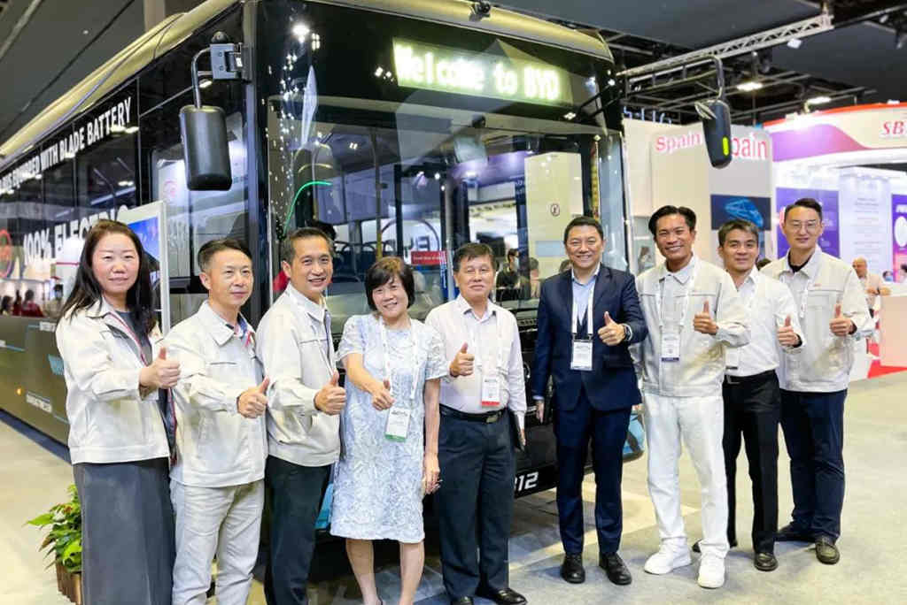 比亚迪携新加坡第一辆刀片电池巴士亮相SITCE车展 - 第1张 - 提加商用车网 比亚迪携新加坡第一辆刀片电池巴士亮相SITCE车展 - 第1张
