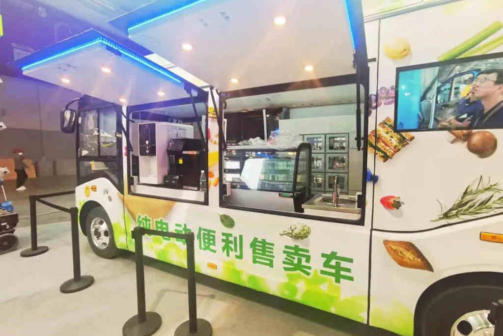 C照可驾驶!CCTV央视报道宇通纯电动售卖车亮相进博会! - 第4张 - 提加商用车网 C照可驾驶!CCTV央视报道宇通纯电动售卖车亮相进博会! - 第4张