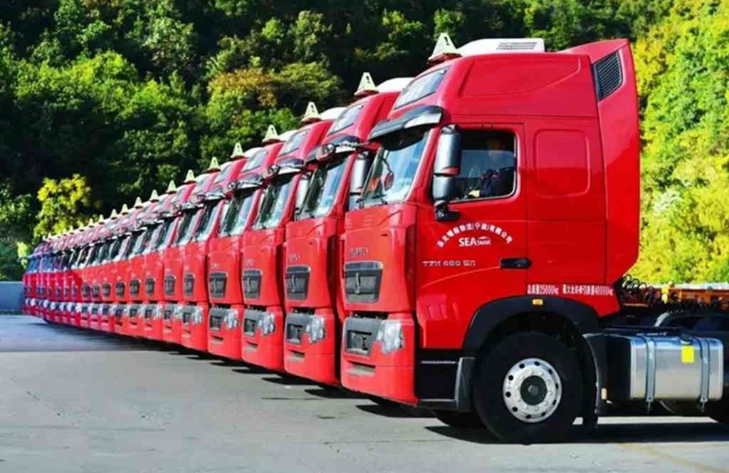 中国重汽20辆豪沃T7H危化牵引车交付宁波大客户 - 第3张