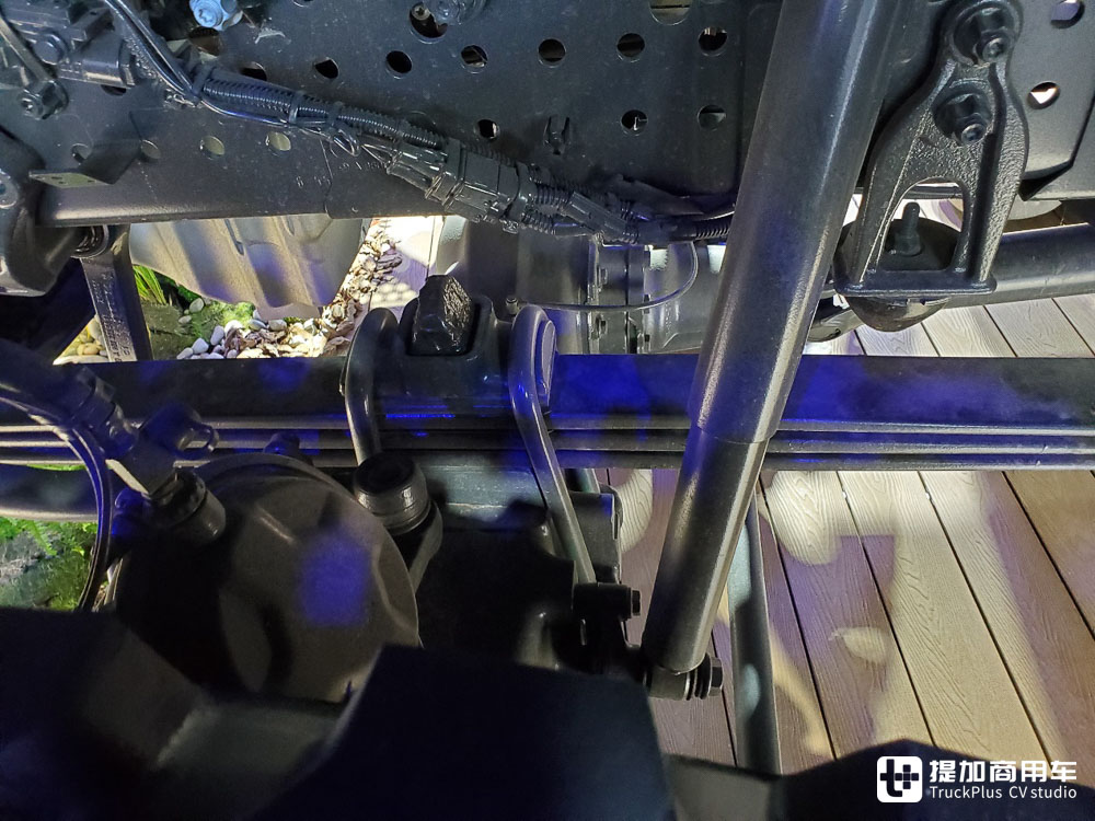 奔驰Arocs 4x4底盘打造,今年进博会上的这台越野房车,C本就能开? - 第11张 - 提加商用车网 奔驰Arocs 4x4底盘打造,今年进博会上的这台越野房车,C本就能开? - 第11张
