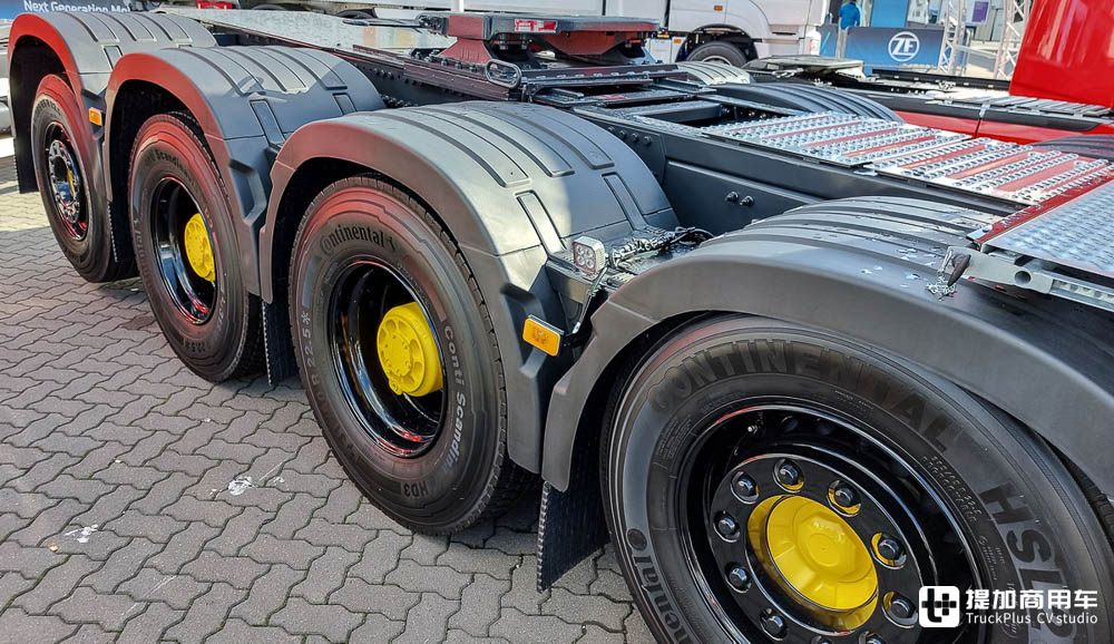 10x4可秒变6x4,组合总重可高达245吨,这台五轴沃尔沃FH16 750大件车不一般 - 第12张 - 提加商用车网 10x4可秒变6x4,组合总重可高达245吨,这台五轴沃尔沃FH16 750大件车不一般 - 第12张