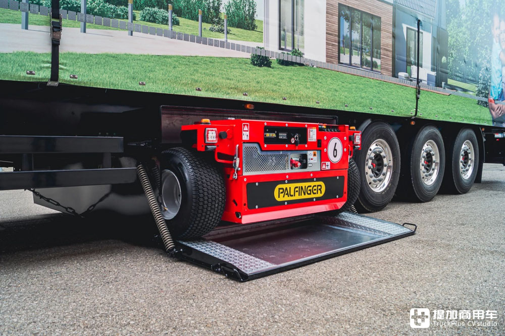 搭载随车吊+随车叉车,中国用户订购,安普改装的曼恩TGS大型抢险救援车实拍 - 第12张 - 提加商用车网 搭载随车吊+随车叉车,中国用户订购,安普改装的曼恩TGS大型抢险救援车实拍 - 第12张