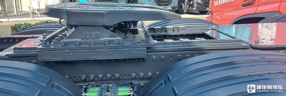 10x4可秒变6x4,组合总重可高达245吨,这台五轴沃尔沃FH16 750大件车不一般 - 第13张 - 提加商用车网 10x4可秒变6x4,组合总重可高达245吨,这台五轴沃尔沃FH16 750大件车不一般 - 第13张