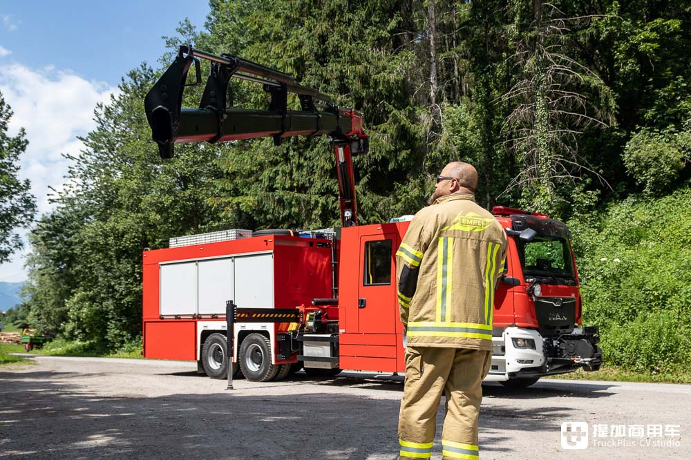 搭载随车吊+随车叉车,中国用户订购,安普改装的曼恩TGS大型抢险救援车实拍 - 第13张 - 提加商用车网 搭载随车吊+随车叉车,中国用户订购,安普改装的曼恩TGS大型抢险救援车实拍 - 第13张