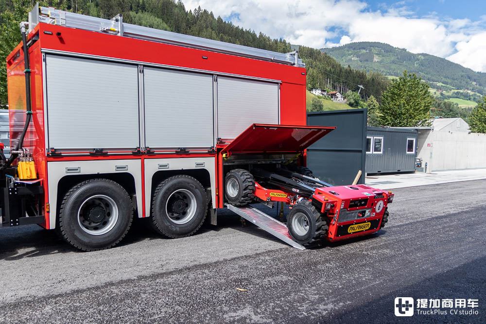 搭载随车吊+随车叉车,中国用户订购,安普改装的曼恩TGS大型抢险救援车实拍 - 第14张 - 提加商用车网 搭载随车吊+随车叉车,中国用户订购,安普改装的曼恩TGS大型抢险救援车实拍 - 第14张