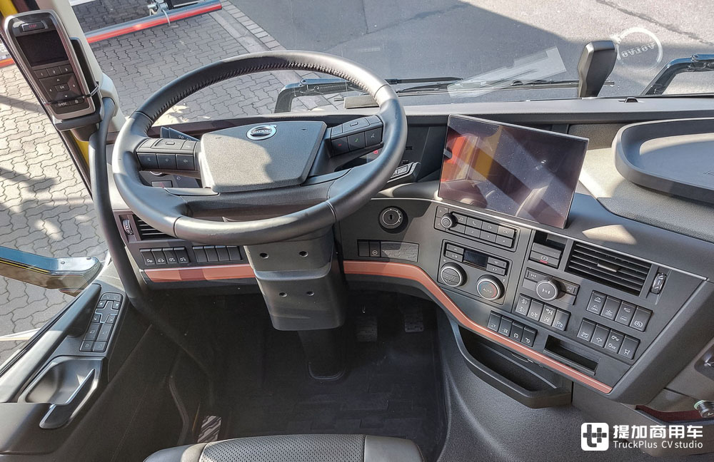 10x4可秒变6x4,组合总重可高达245吨,这台五轴沃尔沃FH16 750大件车不一般 - 第15张 - 提加商用车网 10x4可秒变6x4,组合总重可高达245吨,这台五轴沃尔沃FH16 750大件车不一般 - 第15张