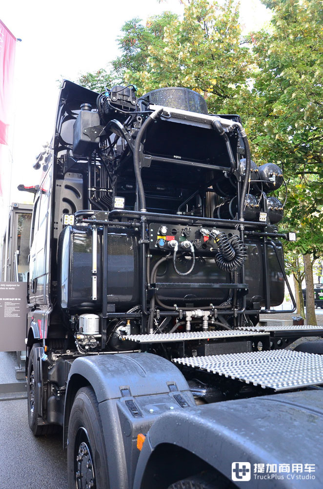 售价高达320万,全身黑化能撼动250吨,曼恩TGX 41.640 Individual Lion S大件车实拍 - 第15张 - 提加商用车网 售价高达320万,全身黑化能撼动250吨,曼恩TGX 41.640 Individual Lion S大件车实拍 - 第15张
