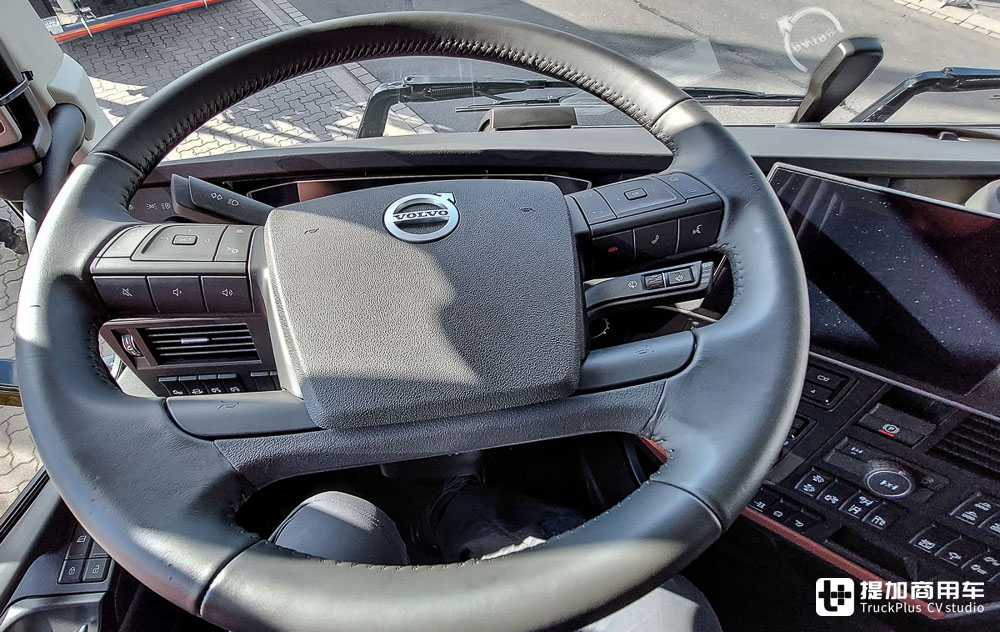 10x4可秒变6x4,组合总重可高达245吨,这台五轴沃尔沃FH16 750大件车不一般 - 第16张 - 提加商用车网 10x4可秒变6x4,组合总重可高达245吨,这台五轴沃尔沃FH16 750大件车不一般 - 第16张