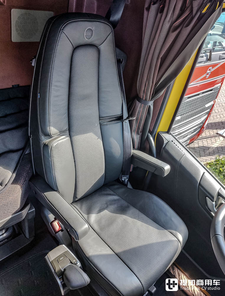 10x4可秒变6x4,组合总重可高达245吨,这台五轴沃尔沃FH16 750大件车不一般 - 第18张 - 提加商用车网 10x4可秒变6x4,组合总重可高达245吨,这台五轴沃尔沃FH16 750大件车不一般 - 第18张