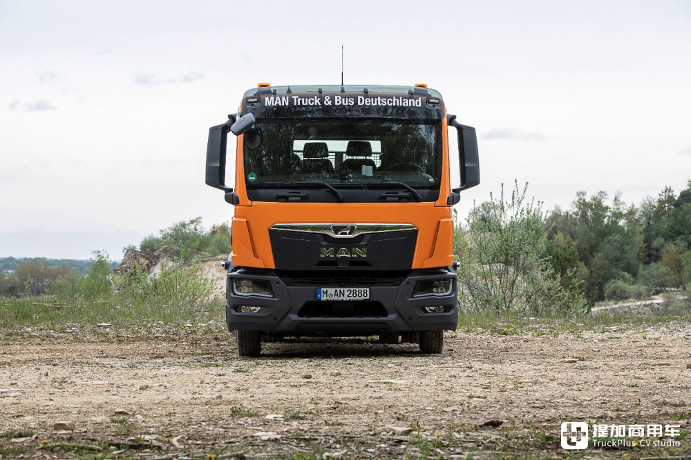 曼恩卡车中最小的成员,这台双排座TGL车型也颇具看点 - 第2张 - 提加商用车网 曼恩卡车中最小的成员,这台双排座TGL车型也颇具看点 - 第2张