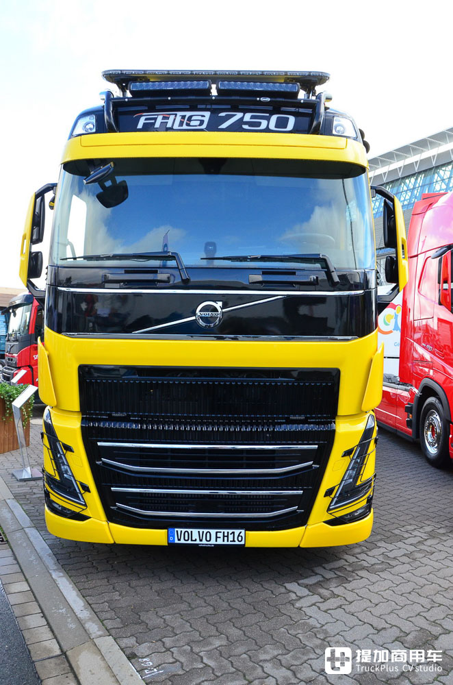 10x4可秒变6x4,组合总重可高达245吨,这台五轴沃尔沃FH16 750大件车不一般 - 第2张 - 提加商用车网 10x4可秒变6x4,组合总重可高达245吨,这台五轴沃尔沃FH16 750大件车不一般 - 第2张