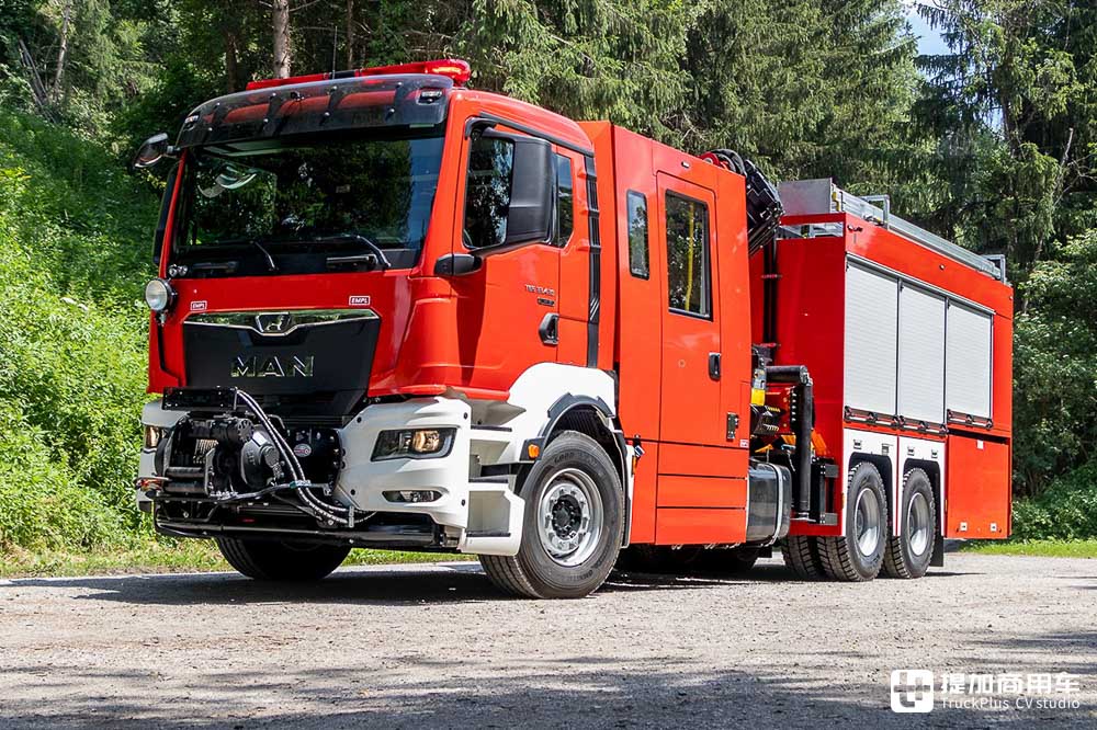 搭载随车吊+随车叉车,中国用户订购,安普改装的曼恩TGS大型抢险救援车实拍 - 第2张 - 提加商用车网 搭载随车吊+随车叉车,中国用户订购,安普改装的曼恩TGS大型抢险救援车实拍 - 第2张